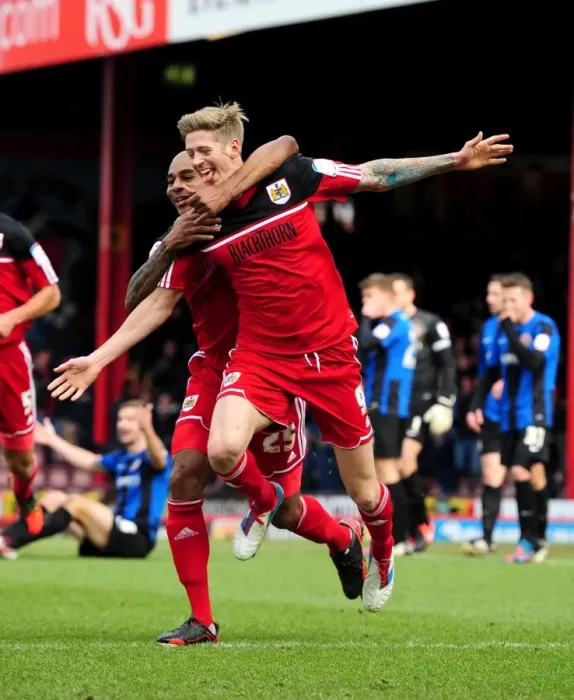 Framed Print : Bristol City: Stead and Elliott Celebrate Goal Against Barnsley in Npower Championship (2013) Framed Print : Bristol City: Stead and Elliott Celebrate Goal Against Barnsley in Npower Championship (2013)