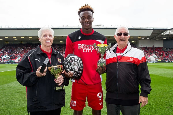 Bristol City: Tammy Abraham Honored as Senior and Young Player of the Year (Bristol City v Birmingham City, 2017)