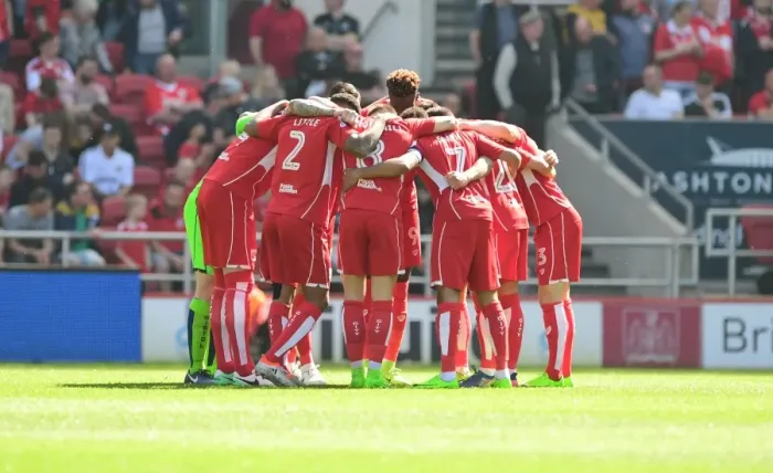 Framed Print : Bristol City Team Huddle: Unity Before the Battle against Wolverhampton Wanderers, Sky Bet Championship (08 / 04 / 2017)