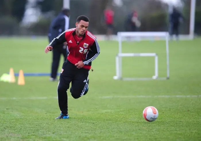 Framed Print : Bristol City: Training Session with Aaron Hollaway
