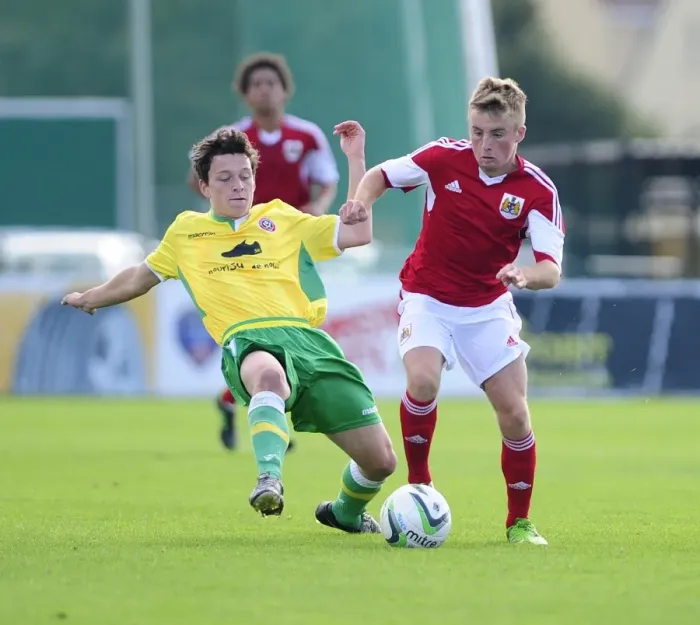 Framed Print : Bristol City U18s vs Sheffield United U18s: Joe Morrell in Action Framed Print : Bristol City U18s vs Sheffield United U18s: Joe Morrell in Action
