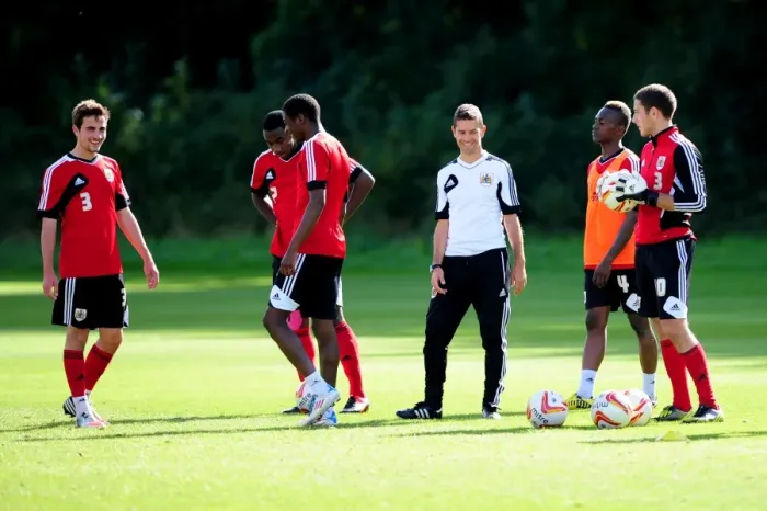 Framed Print : Bristol City U21 Coach Alex Russell Leads Training Session with Players Framed Print : Bristol City U21 Coach Alex Russell Leads Training Session with Players