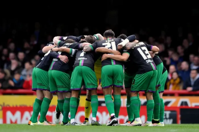 Framed Print : Bristol City Unites: The Huddle at Griffin Park vs Brentford (16-04-2016) Framed Print : Bristol City Unites: The Huddle at Griffin Park vs Brentford (16-04-2016)