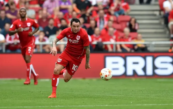 Framed Print : Bristol City vs Aston Villa: Lee Tomlin in Action at Ashton Gate, 2016 Framed Print : Bristol City vs Aston Villa: Lee Tomlin in Action at Ashton Gate, 2016