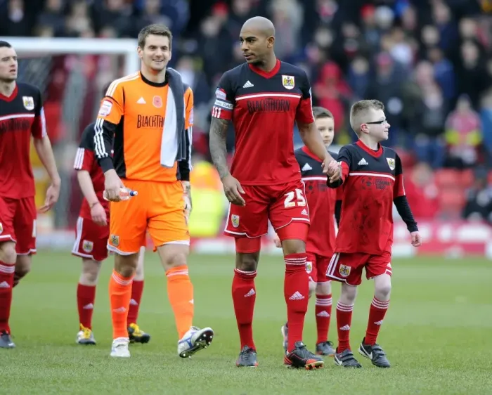 Framed Print : Bristol City vs Barnsley Clash in Npower Championship at Ashton Gate - February 2013 Framed Print : Bristol City vs Barnsley Clash in Npower Championship at Ashton Gate - February 2013