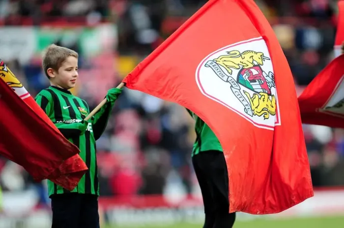 Framed Print : Bristol City vs Barnsley: Flagbearer at Ashton Gate, Npower Championship (February 2013) Framed Print : Bristol City vs Barnsley: Flagbearer at Ashton Gate, Npower Championship (February 2013)