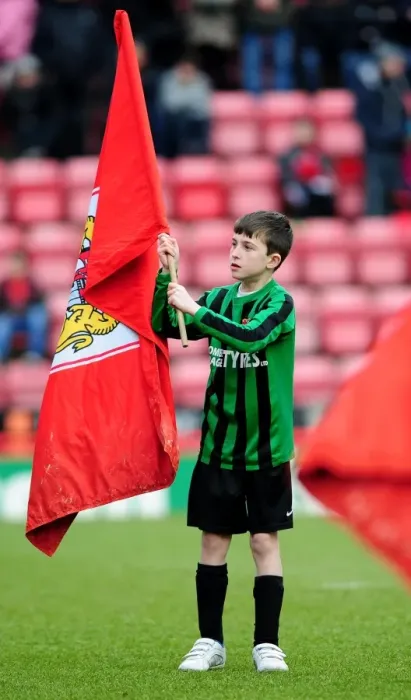 Framed Print : Bristol City vs Barnsley: Flagbearer Moment at Ashton Gate, Npower Championship (February 2013) Framed Print : Bristol City vs Barnsley: Flagbearer Moment at Ashton Gate, Npower Championship (February 2013)