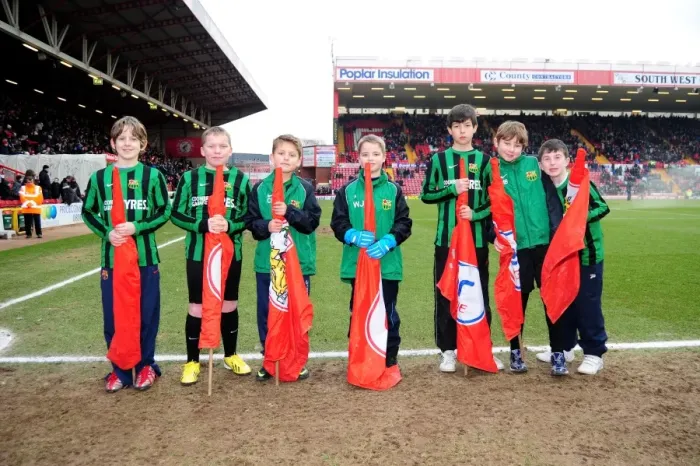 Framed Print : Bristol City vs Barnsley: Flagbearers Clash at Ashton Gate, Npower Championship (February 2013)