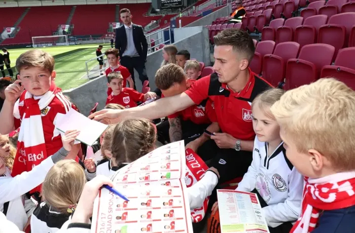 Framed Print : Bristol City vs Barnsley: Meeting the Player at Ashton Gate, 2017