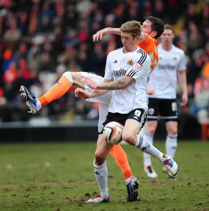 Framed Print : Bristol City vs Blackpool: Jon Stead vs Kirk Broadfoot Clash in Npower Championship Match