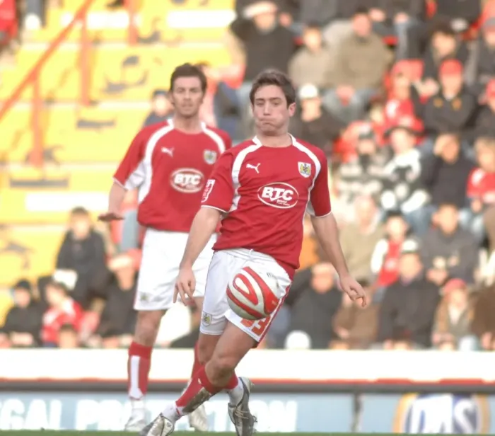 Framed Print : Bristol City vs Blackpool: Lee Johnson in Action Framed Print : Bristol City vs Blackpool: Lee Johnson in Action