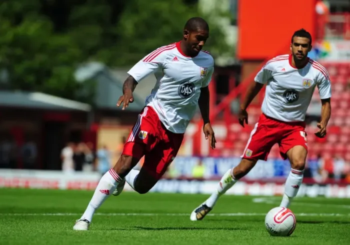 Framed Print : Bristol City vs Blackpool: Marvin Elliott at Ashton Gate Stadium, 2010 - Championship Football Match