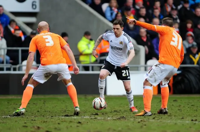 Framed Print : Bristol City vs Blackpool: Paul Anderson Faces Off Against Stephen Crainey and Angel