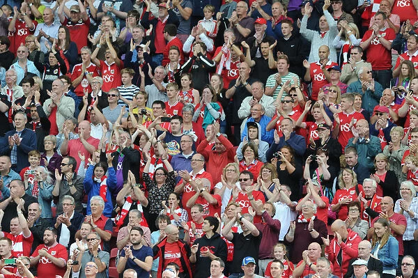 Bristol City vs Brentford: Passionate Fans at Ashton Gate, Sky Bet Championship (15 / 08 / 2015)