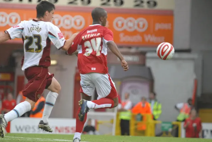 Framed Print : Bristol City vs Burnley: A 07-08 Season Showdown (Bristol City V Burnley)