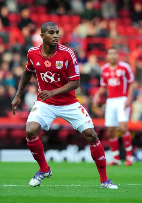 Framed Print : Bristol City vs Burnley, 2011: Marvin Elliott in Championship Action at Ashton Gate Stadium Framed Print : Bristol City vs Burnley, 2011: Marvin Elliott in Championship Action at Ashton Gate Stadium