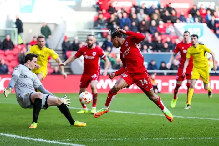 Framed Print : Bristol City vs Burton Albion: Bobby Reid's Shot Saved by Jon McLaughlin