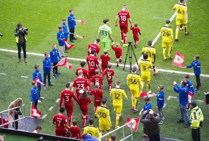 Framed Print : Bristol City vs Burton Albion: Players Take to the Pitch at Ashton Gate, Sky Bet Championship (March 4, 2017) Framed Print : Bristol City vs Burton Albion: Players Take to the Pitch at Ashton Gate, Sky Bet Championship (March 4, 2017)