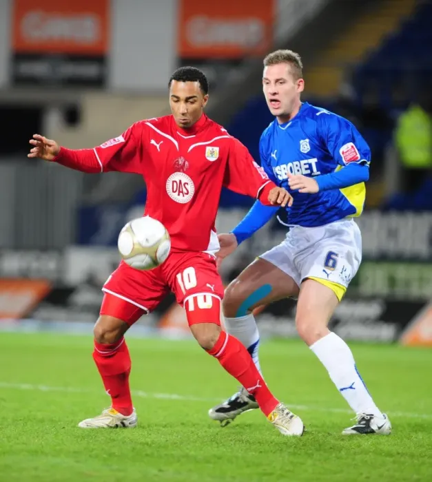 Framed Print : Bristol City vs. Cardiff City: FA Cup Clash, Season 09-10