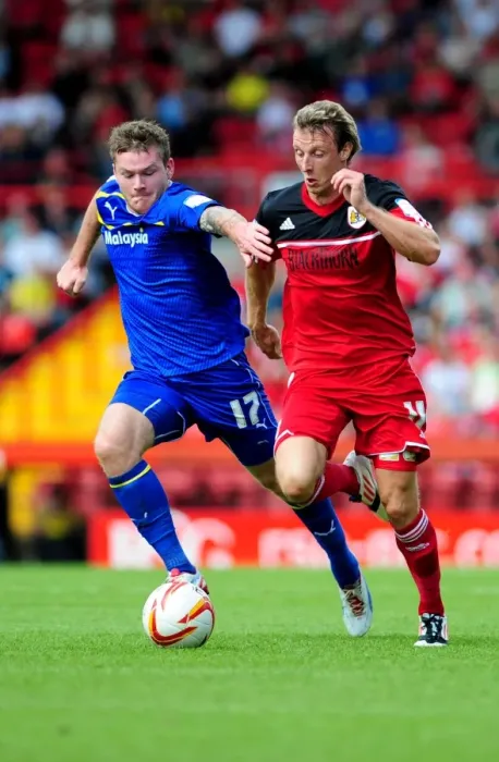 Framed Print : Bristol City vs Cardiff City: Intense Battle for Possession - Martyn Woolford vs Aron Gunnarsson