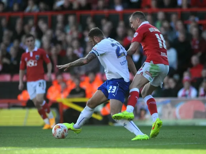 Framed Print : Bristol City vs Chesterfield: Wilbraham Closes In on Evatt