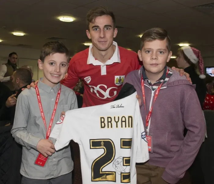 Framed Print : Bristol City vs Crawley Town: Joe Bryan in Action at Ashton Gate, Sky Bet League One