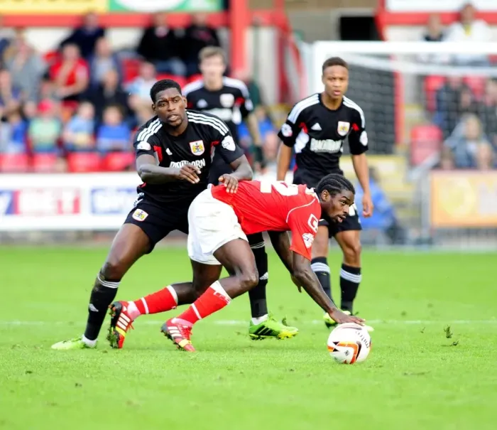 Framed Print : Bristol City vs Crewe: Intense Moment between Jay Emmanuel-Thomas and Anthony Grant Framed Print : Bristol City vs Crewe: Intense Moment between Jay Emmanuel-Thomas and Anthony Grant