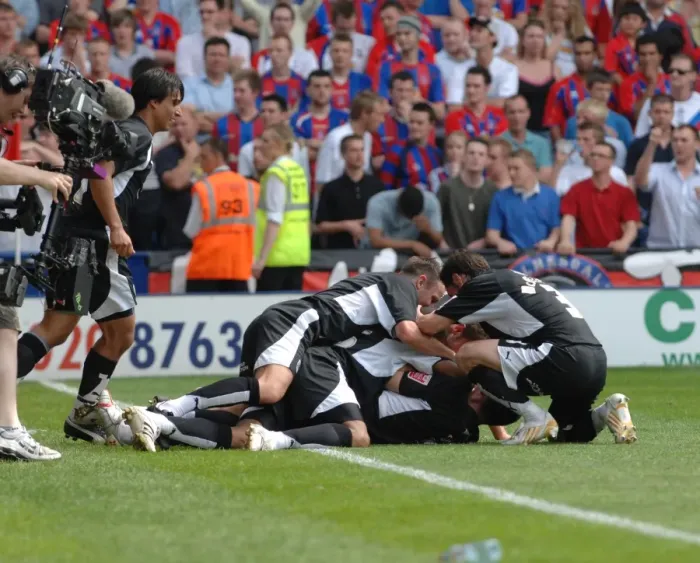 Framed Print : Bristol City vs. Crystal Palace: 07-08 Play-Off Semifinal 1st Leg Framed Print : Bristol City vs. Crystal Palace: 07-08 Play-Off Semifinal 1st Leg