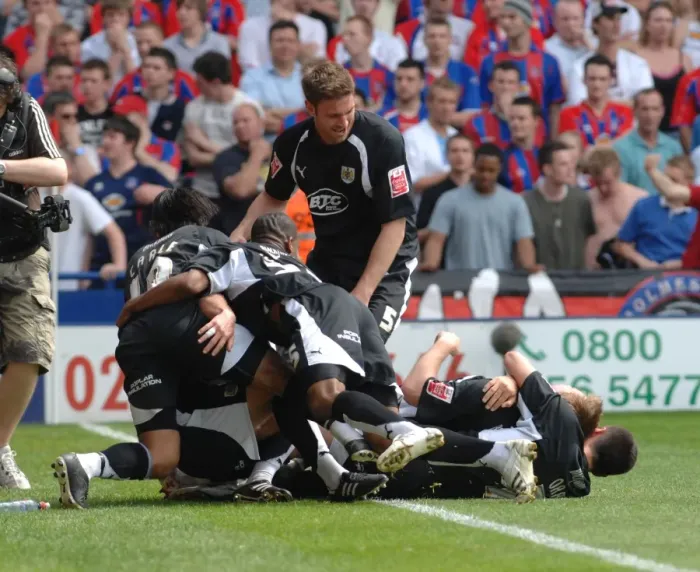 Framed Print : Bristol City vs. Crystal Palace: 07-08 Play-Off Semifinal First Leg Framed Print : Bristol City vs. Crystal Palace: 07-08 Play-Off Semifinal First Leg