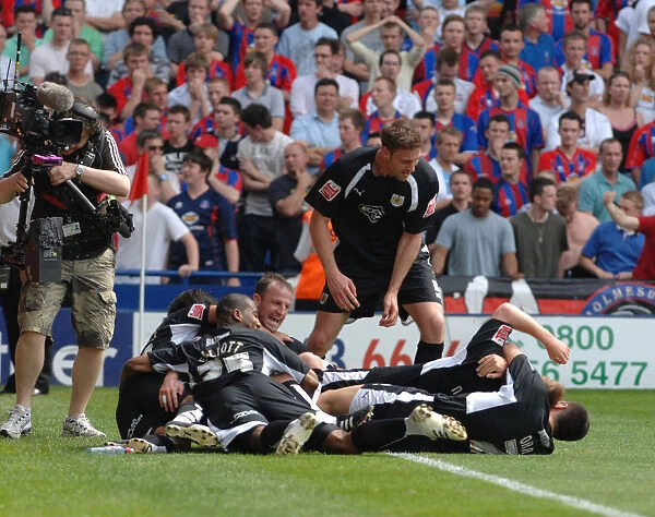 Bristol City vs. Crystal Palace: Play-Off Semifinal First Leg - Season 07-08