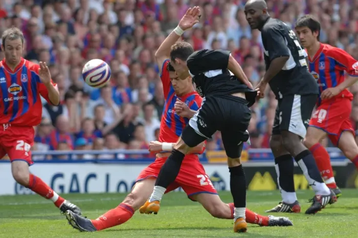 Framed Print : Bristol City vs. Crystal Palace: 2007-08 Play-Off Semifinal First Leg Framed Print : Bristol City vs. Crystal Palace: 2007-08 Play-Off Semifinal First Leg