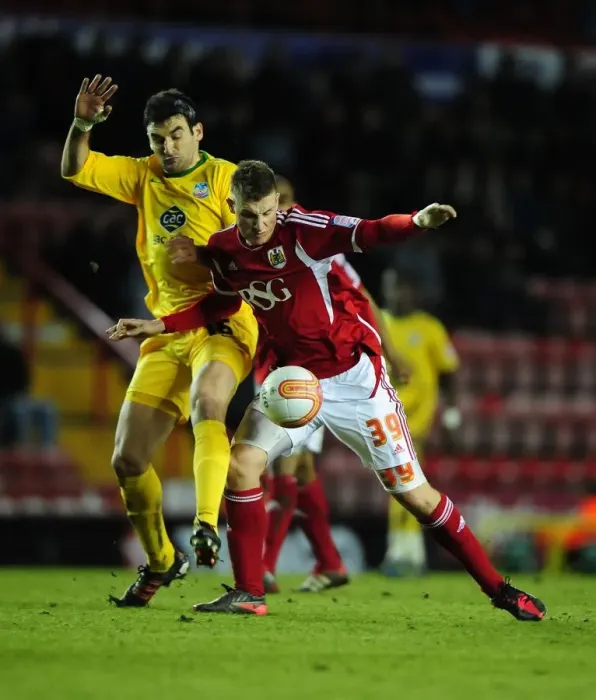 Framed Print : Bristol City vs Crystal Palace: Chris Wood vs Mile Jedinak Battle in Championship Match, 14 / 02 / 2012 - Editorial Use Only