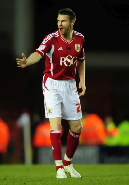 Framed Print : Bristol City vs Crystal Palace: Stephen McManus in Championship Action at Ashton Gate Stadium (14-02-2012)