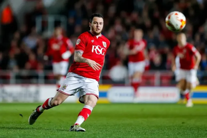 Framed Print : Bristol City vs Derby County: Lee Tomlin's Thrilling Performance in Sky Bet Championship 2016
