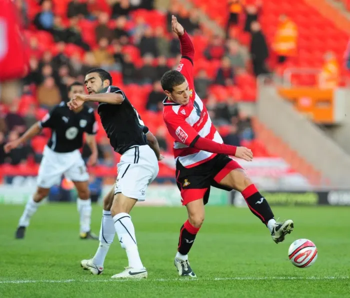 Framed Print : Bristol City vs Doncaster Rovers: A Football Rivalry - Season 09-10 Framed Print : Bristol City vs Doncaster Rovers: A Football Rivalry - Season 09-10