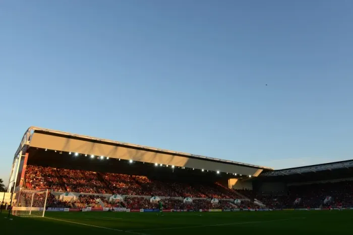Framed Print : Bristol City vs Fulham: A Full House at Ashton Gate's Dolman Stand Framed Print : Bristol City vs Fulham: A Full House at Ashton Gate's Dolman Stand