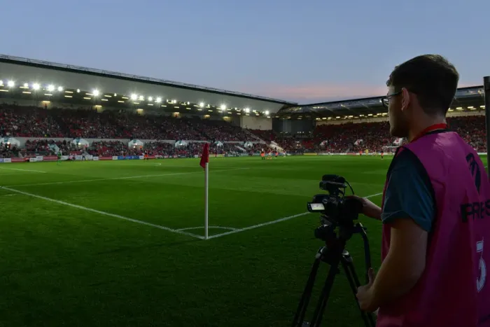 Framed Print : Bristol City vs Fulham: UWE Students Film Championship Match at Ashton Gate (October 2015) Framed Print : Bristol City vs Fulham: UWE Students Film Championship Match at Ashton Gate (October 2015)