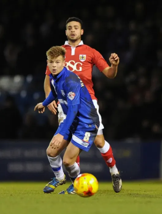 Framed Print : Bristol City vs Gillingham: Derrick Williams Fends Off Jake Hessenthaler's Pressure on the Pitch Framed Print : Bristol City vs Gillingham: Derrick Williams Fends Off Jake Hessenthaler's Pressure on the Pitch