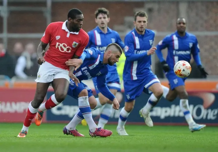 Framed Print : Bristol City vs Gillingham: Jay Emmanuel-Thomas Surrounded by Opponents