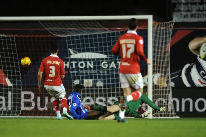 Framed Print : Bristol City vs Gillingham: Jermaine McGlashan Scores the Equalizer - Ashton Gate, 2015 Framed Print : Bristol City vs Gillingham: Jermaine McGlashan Scores the Equalizer - Ashton Gate, 2015