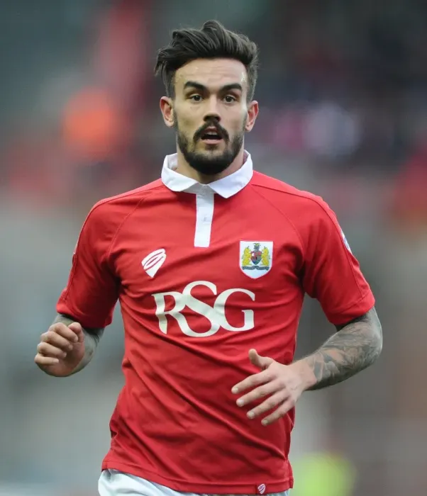 Framed Print : Bristol City vs Gillingham: Marlon Pack in Action at Ashton Gate, 14 / 03 / 2015