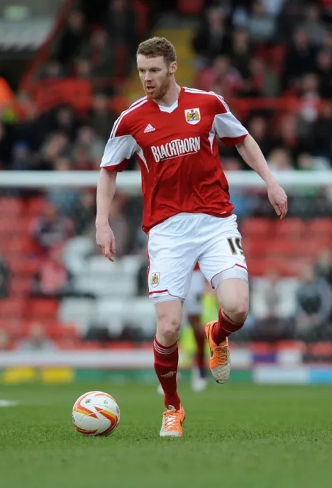 Framed Print : Bristol City vs Gillingham: Stephen Pearson in Action at Ashton Gate, March 1, 2014 Framed Print : Bristol City vs Gillingham: Stephen Pearson in Action at Ashton Gate, March 1, 2014