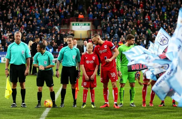 Framed Print : Bristol City vs Huddersfield Town Clash in Sky Bet Championship at The John Smiths Stadium (December 2016)