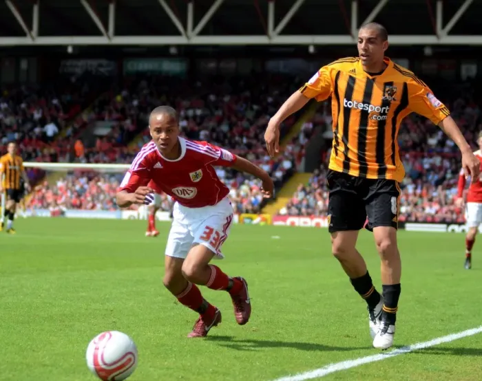 Framed Print : Bristol City vs Hull City: 2010-11 Football Showdown - Season 10-11 Framed Print : Bristol City vs Hull City: 2010-11 Football Showdown - Season 10-11