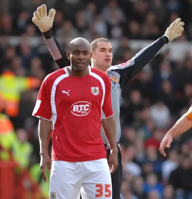 Framed Print : Bristol City vs Hull City: Dele Adebola in Action Framed Print : Bristol City vs Hull City: Dele Adebola in Action