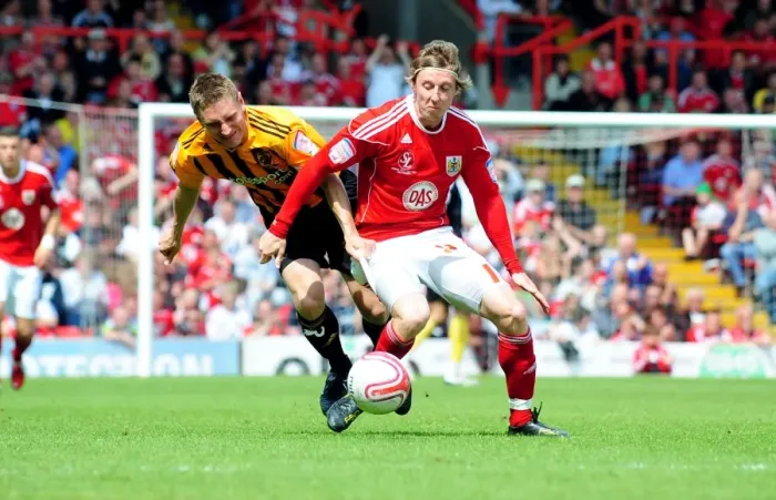 Framed Print : Bristol City vs Hull City: Martyn Woolford vs Andy Dawson - Championship Battle at Ashton Gate, 07 / 05 / 2011 Framed Print : Bristol City vs Hull City: Martyn Woolford vs Andy Dawson - Championship Battle at Ashton Gate, 07 / 05 / 2011