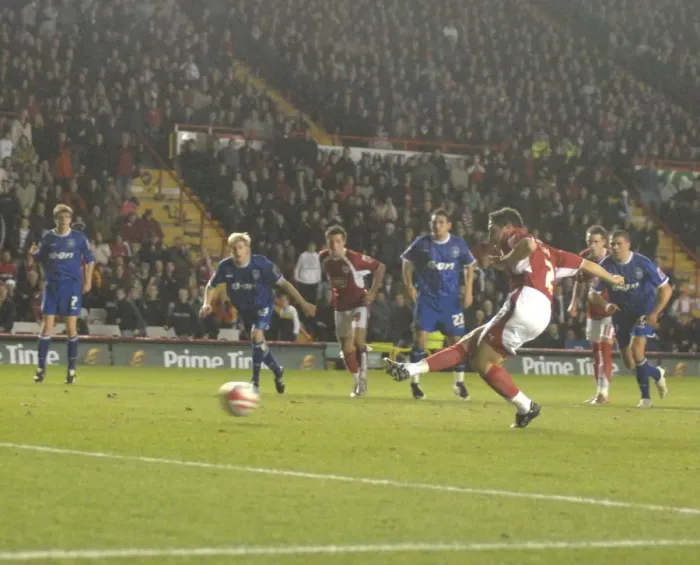 Framed Print : Bristol City vs Ipswich Town: A Clash from the 07-08 Season