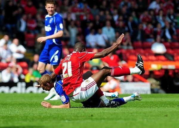 Bristol City vs. Ipswich Town: Lee Martin's Red Card for Foul on Kalifa Cisse (Championship, 16th April 2011)