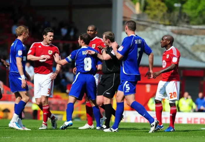 Framed Print : Bristol City vs Ipswich Town: Lee Martin's Red Card for Foul on Kalifa Cisse (Championship, 16-04-2011) Framed Print : Bristol City vs Ipswich Town: Lee Martin's Red Card for Foul on Kalifa Cisse (Championship, 16-04-2011)