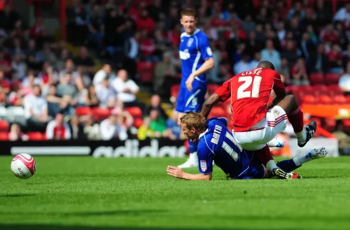 Framed Print : Bristol City vs Ipswich Town: Lee Martin's Red Card vs Kalifa Cisse (Championship, 16th April 2011) Framed Print : Bristol City vs Ipswich Town: Lee Martin's Red Card vs Kalifa Cisse (Championship, 16th April 2011)